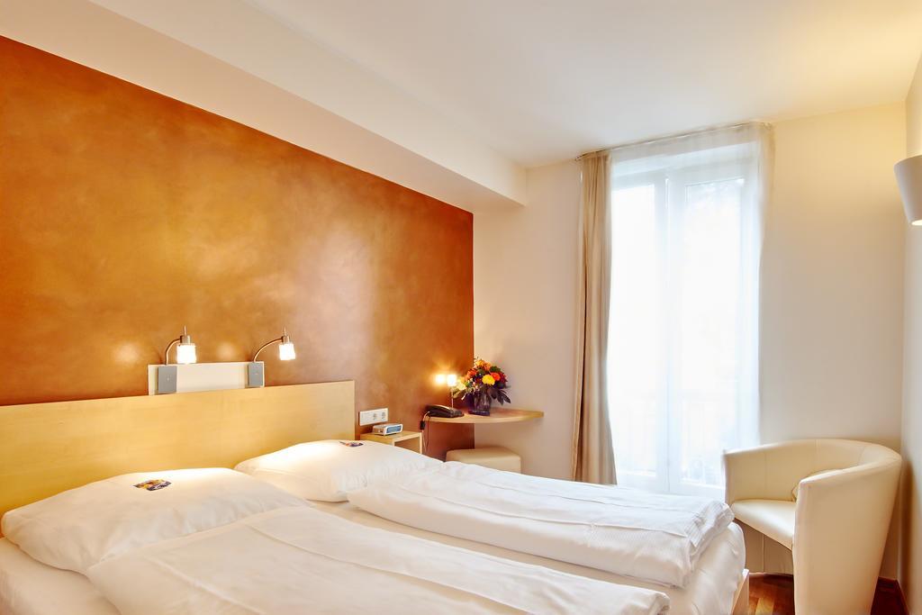 Town Hotel Wiesbaden - Kleines Privathotel In Bestlage Екстер'єр фото